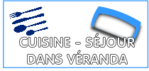 séjour détente avec table, chaises et canapé clic-clac