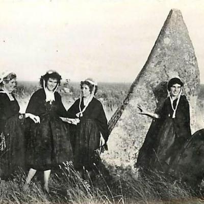 Jeunes Molenaises En Costume Traditionnel Editions Gaby Ref4