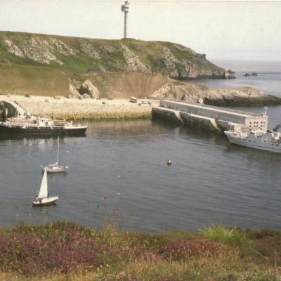 Enez Eussa Ii Et Fromveur Au Nouveau Port Du Stiff Ouessant Editions Jack