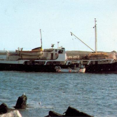 île d'Ouessant - Transbordement de l'Enez Eussa2 en baie du Stiff