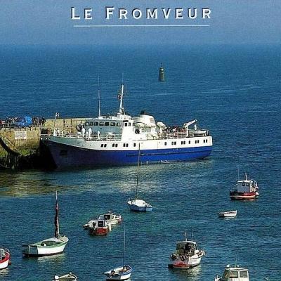 Le Fromveur A Quai A Molene Editions Yca