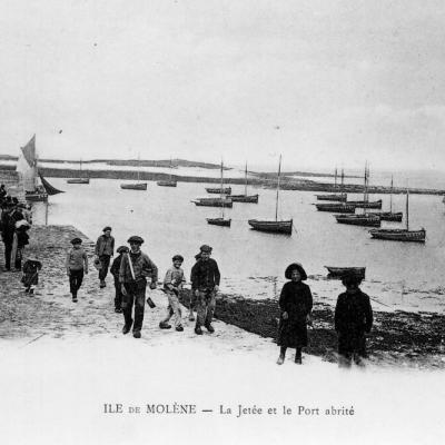 Molène - La jetée et le port abrité